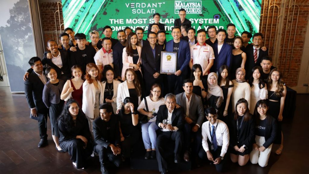 Verdant Solar team with the Malaysian Book of Records award