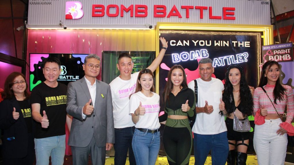 Bomb Battle VIP photo (Brenda Lee, Tai Lee Chuen, Tuan Azmi Abdullah, Dato' Patrick, Datin Sheehan Tee, Ms Lesley Cheum (Miss Universe MY), GoPro respresentatives)